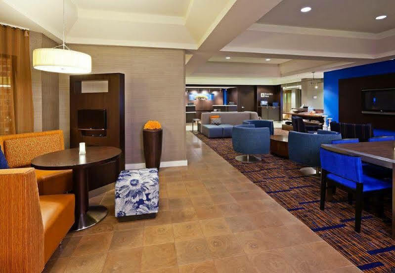 Courtyard Indianapolis At The Capitol Hotel Exterior photo